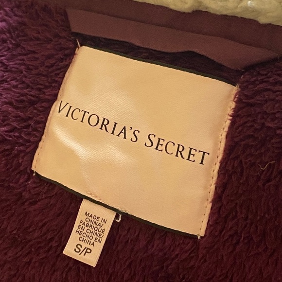 Victoria’s Secret Robe Sherpa Lined Size SP BURGUNDY WINE COLOR Excellent Con… - Picture 4 of 7